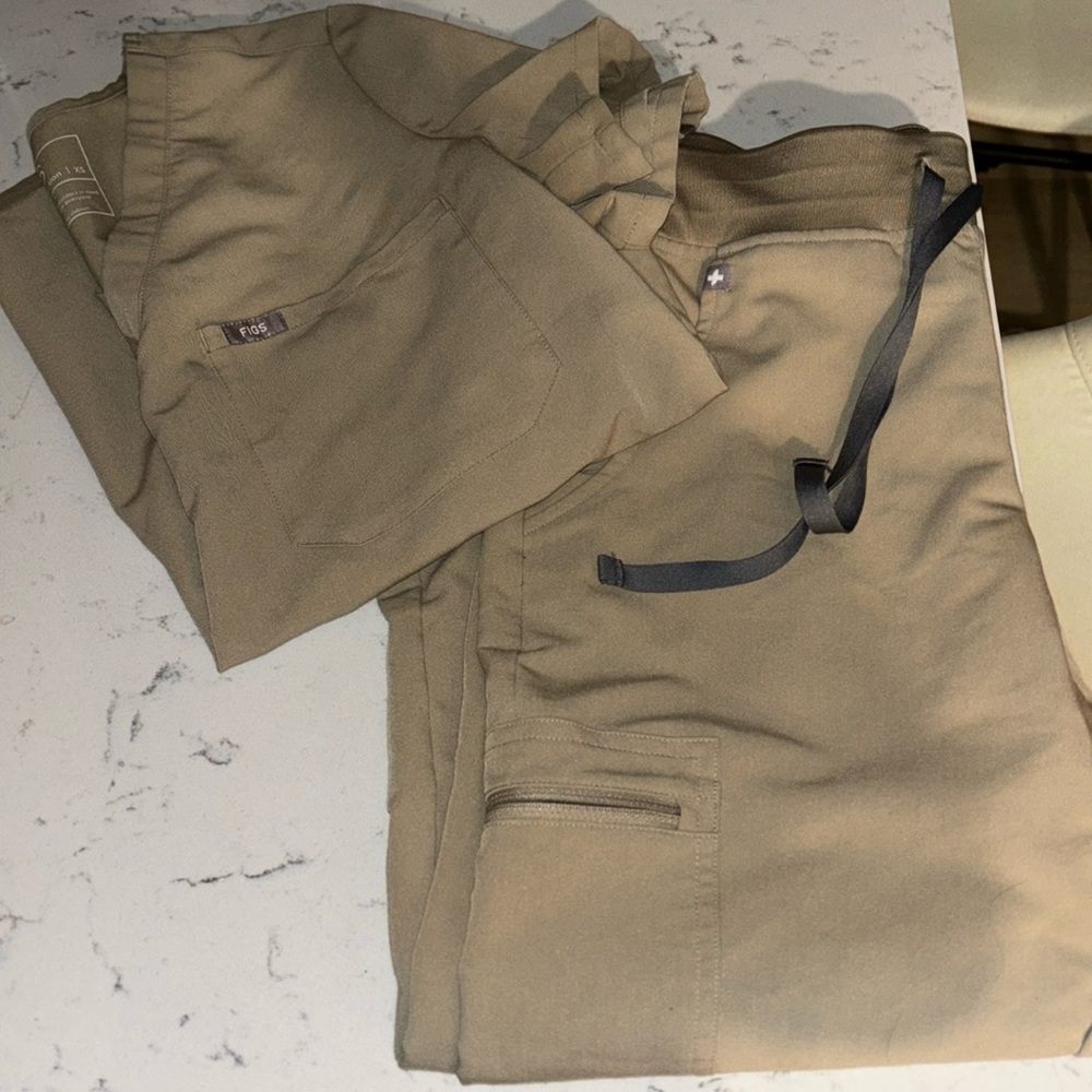 Figs latte scrub set